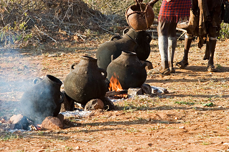 44   Hamar   preparing beer for the bull jump ceremony